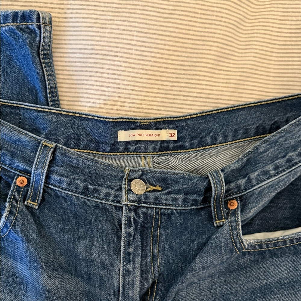 LEVI Low Pro Jeans - Picture 3 of 3